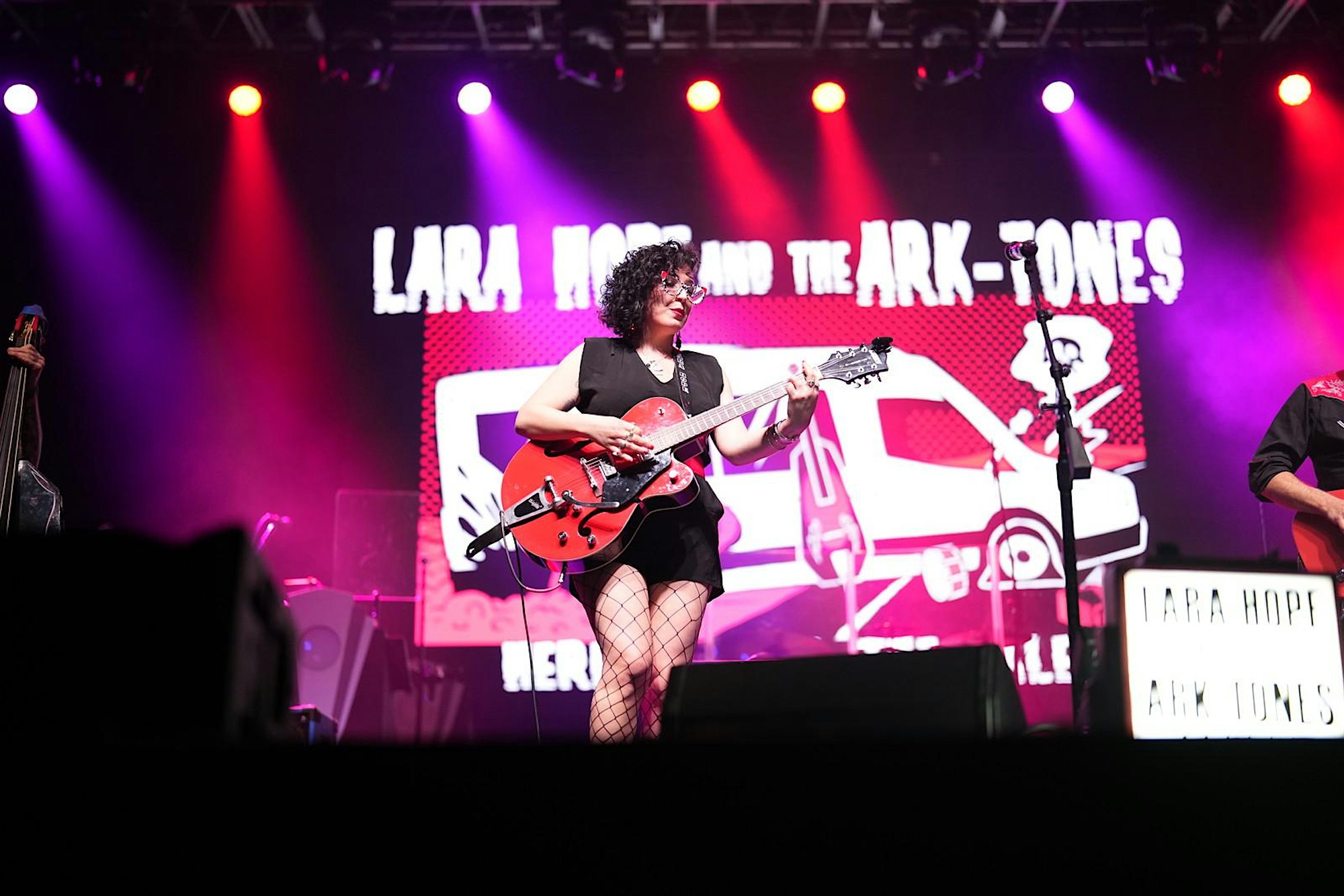Lara Hope & the Ark-Tones in The Garden!